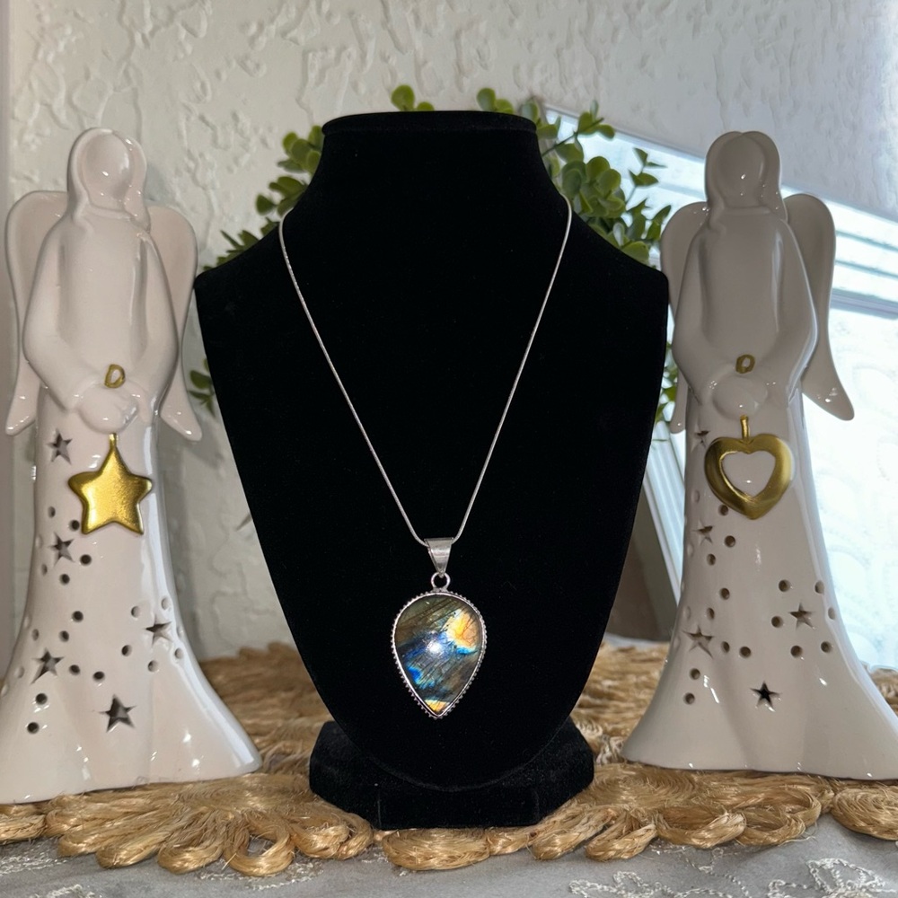 NWOT| FIERY‎ LABRADORITE PENDANT NECKLACE| 925 sp| SIZE 18” chain